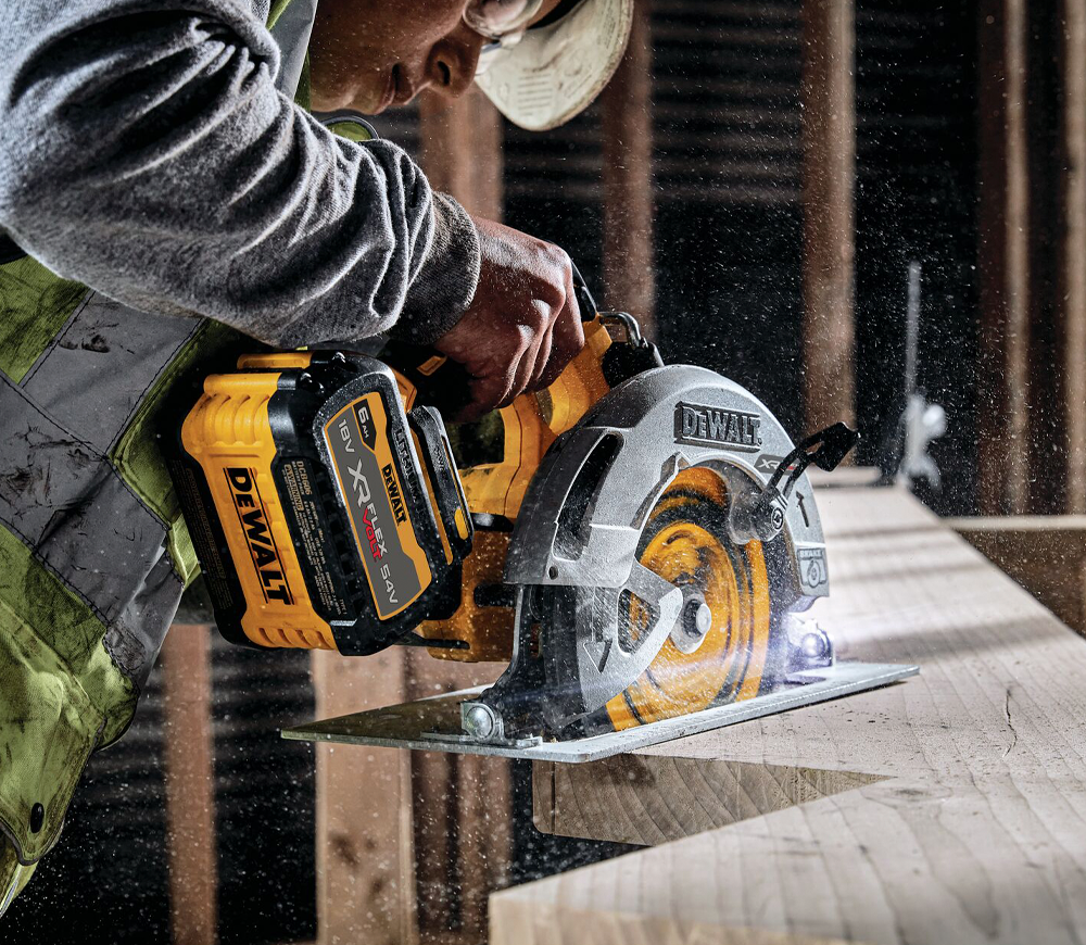 Дисковая пила аккумуляторная (без аккумуляторов) DEWALT DCS573NT 190мм 54В photo 3