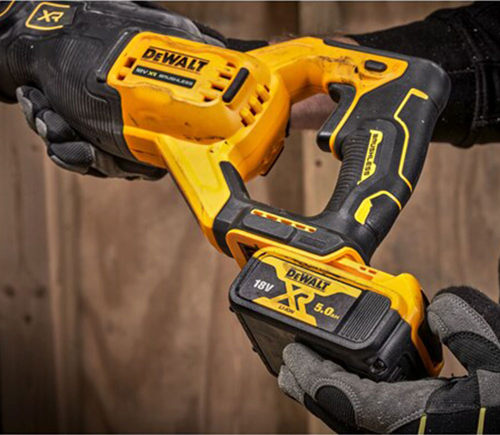 Сабельная пила аккумуляторная (без аккумуляторов) DEWALT DCS382N-XJ 18В photo 2