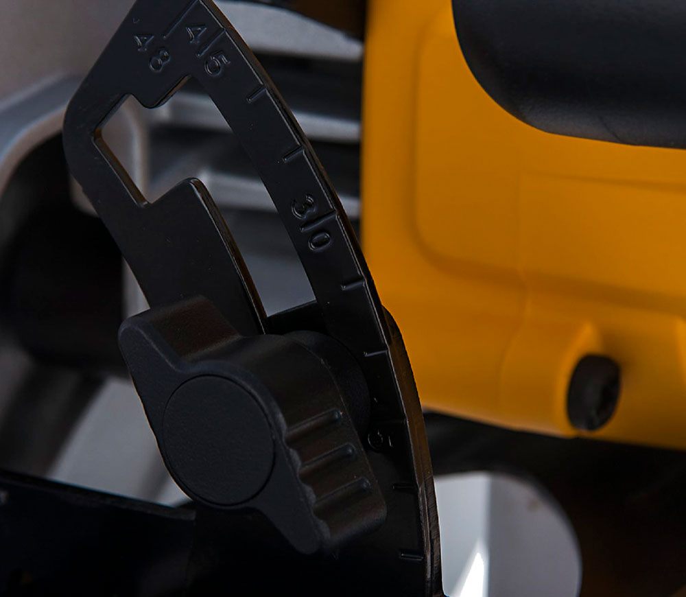 Дисковая пила DEWALT DWE560-QS 1300вт 185мм photo 1