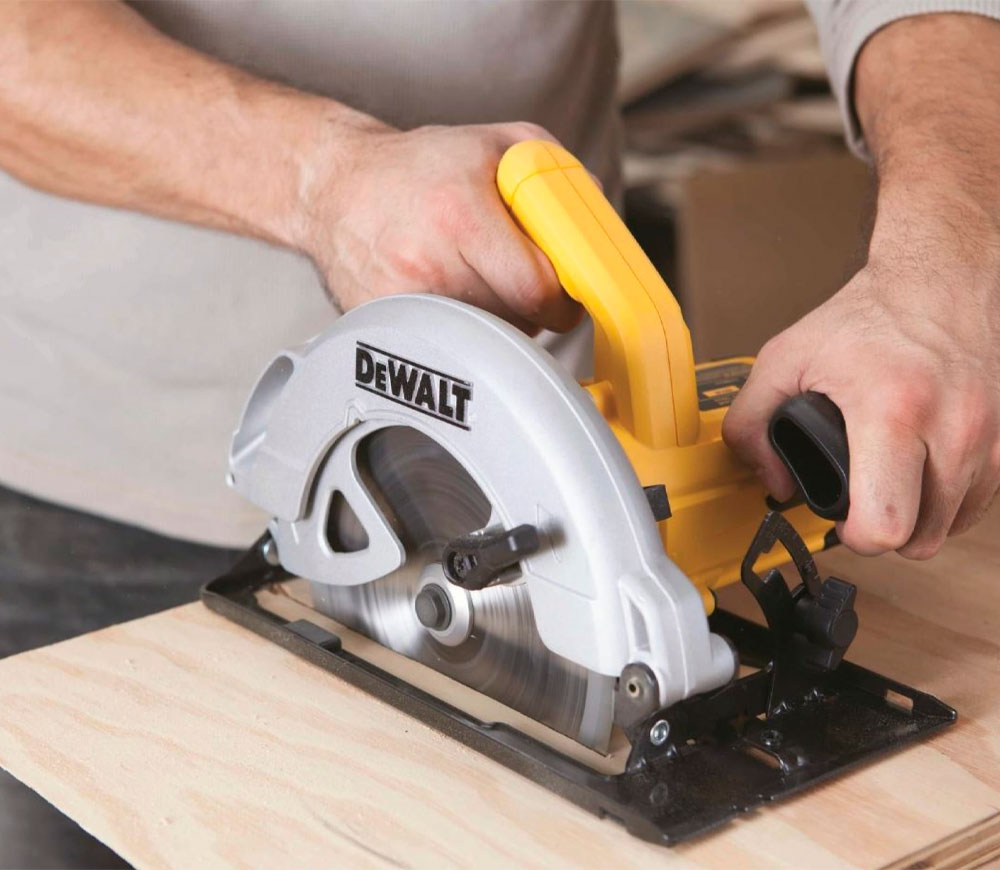 Дисковая пила DEWALT DWE560-QS 1300вт 185мм photo 5