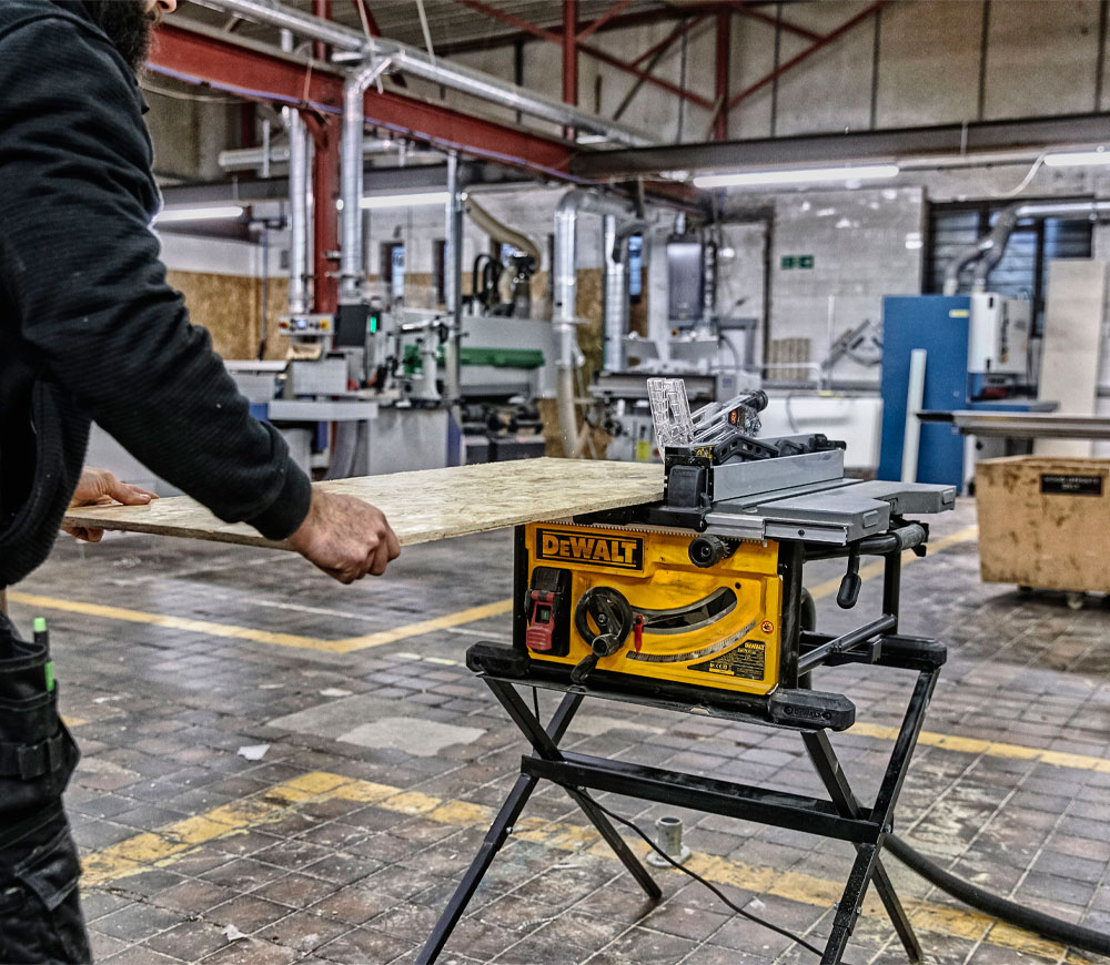 Торцовочная пила DEWALT DWE7492 2000вт 250мм photo 4