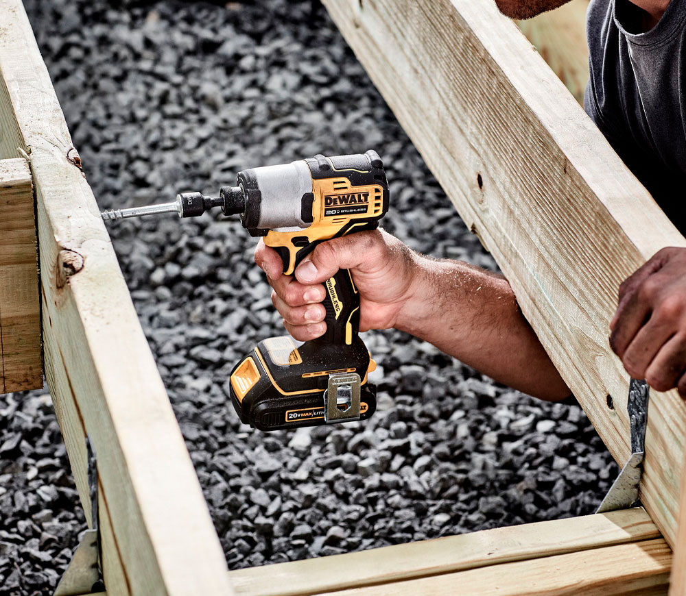 Шуруповерт аккумуляторный (без аккумуляторов) DEWALT DCF840NT-XJ 18В photo 1