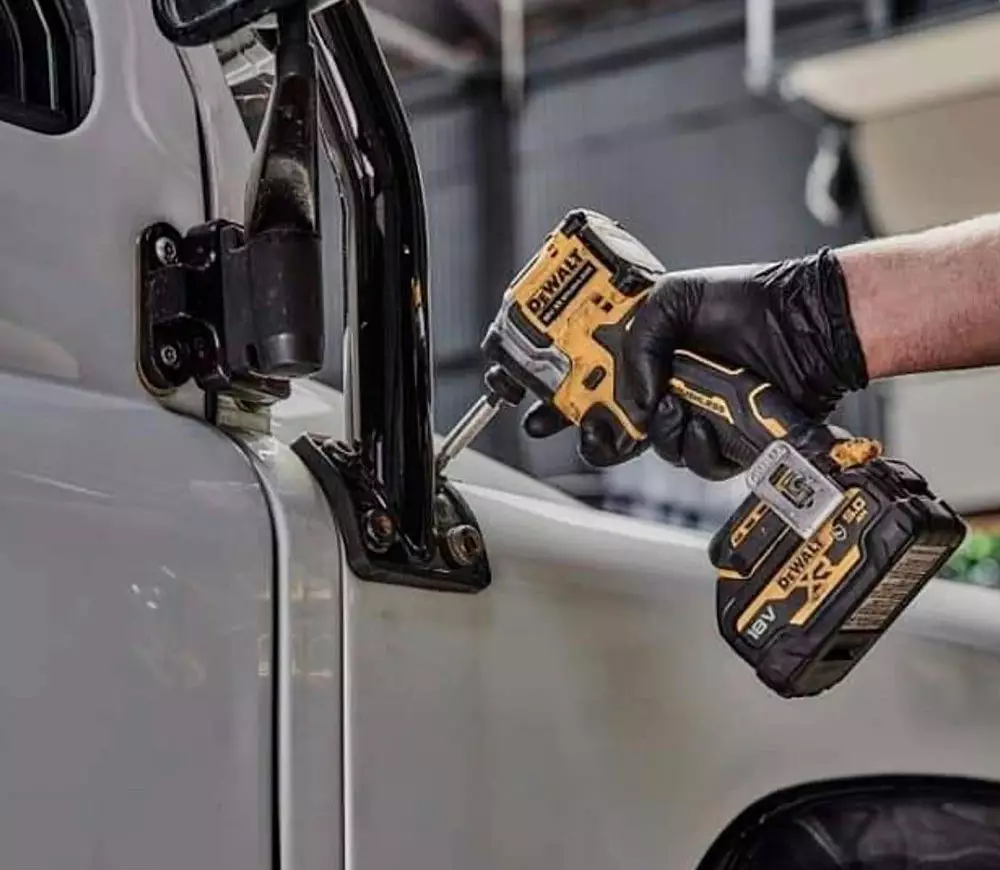 Шуруповерт аккумуляторный (без аккумуляторов) DEWALT DCF850N-XJ 18В photo 2