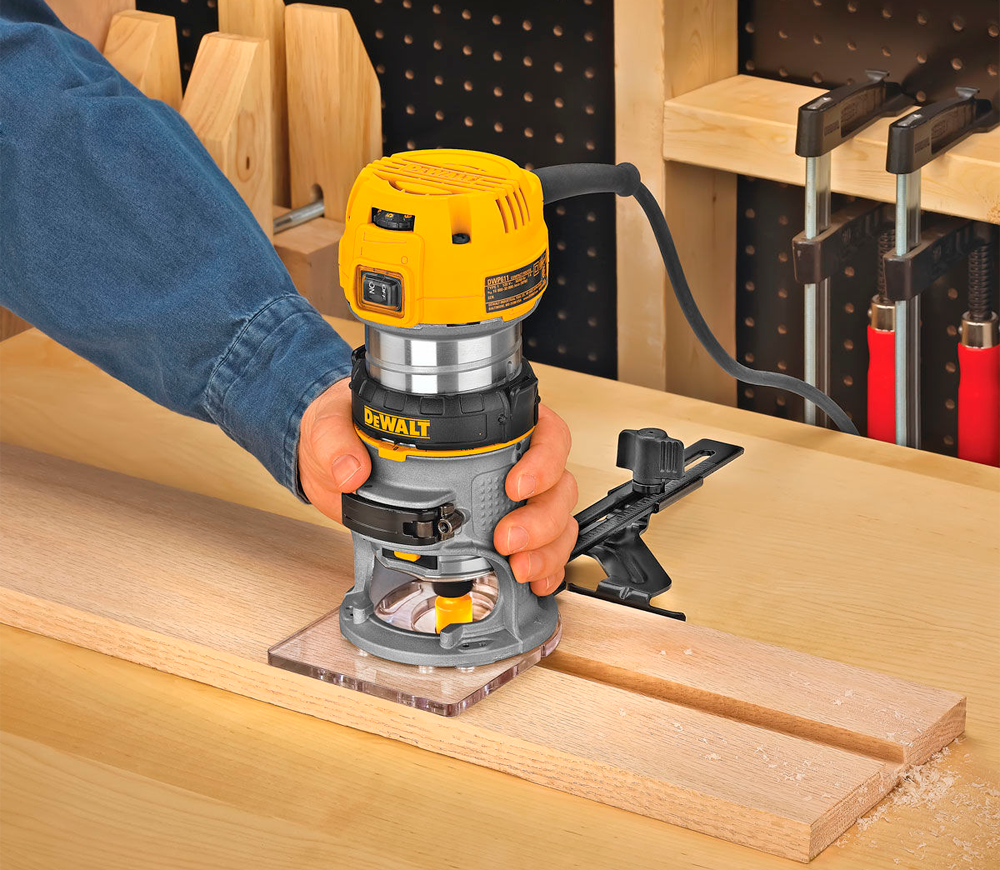 Фрезер DEWALT D26200 900вт photo 4