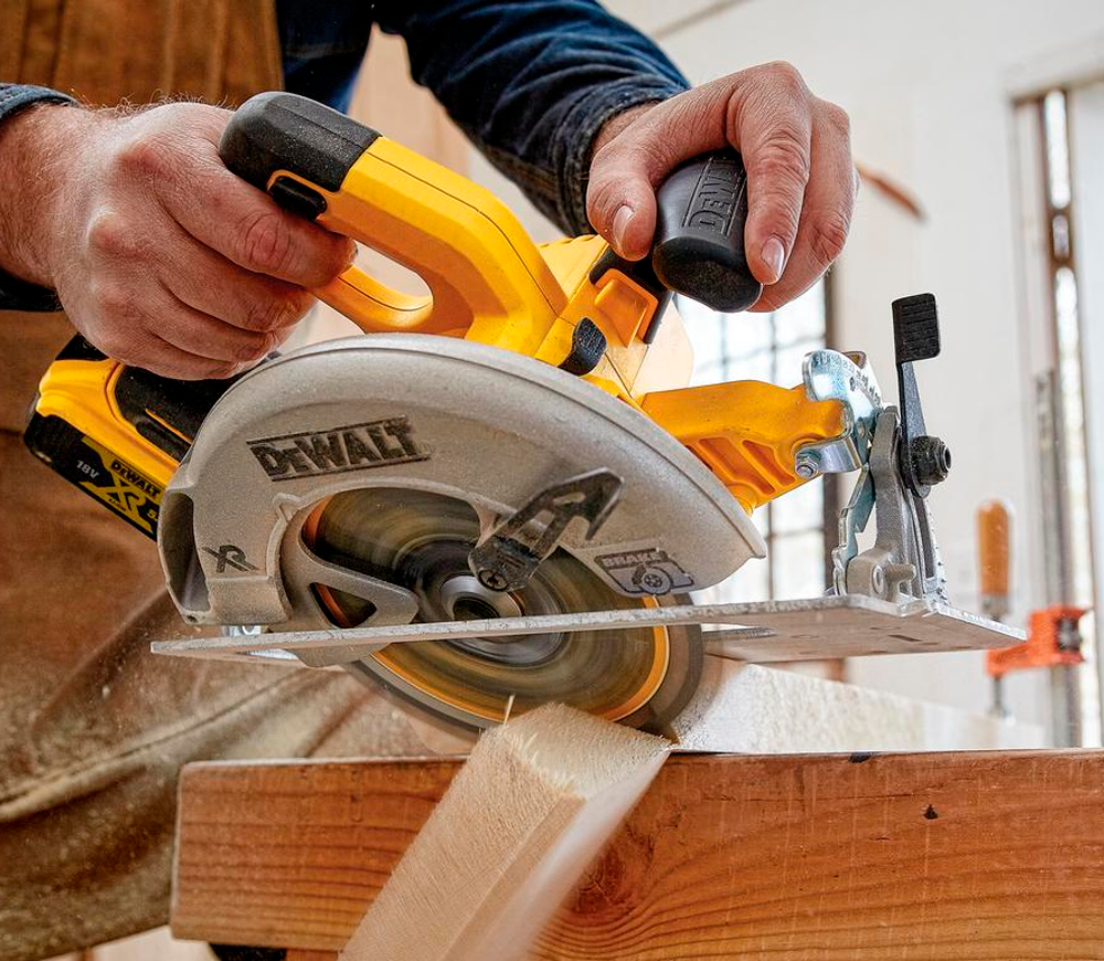 Дисковая пила аккумуляторная (без аккумуляторов) DEWALT DCS570NT 184мм 18В photo 2