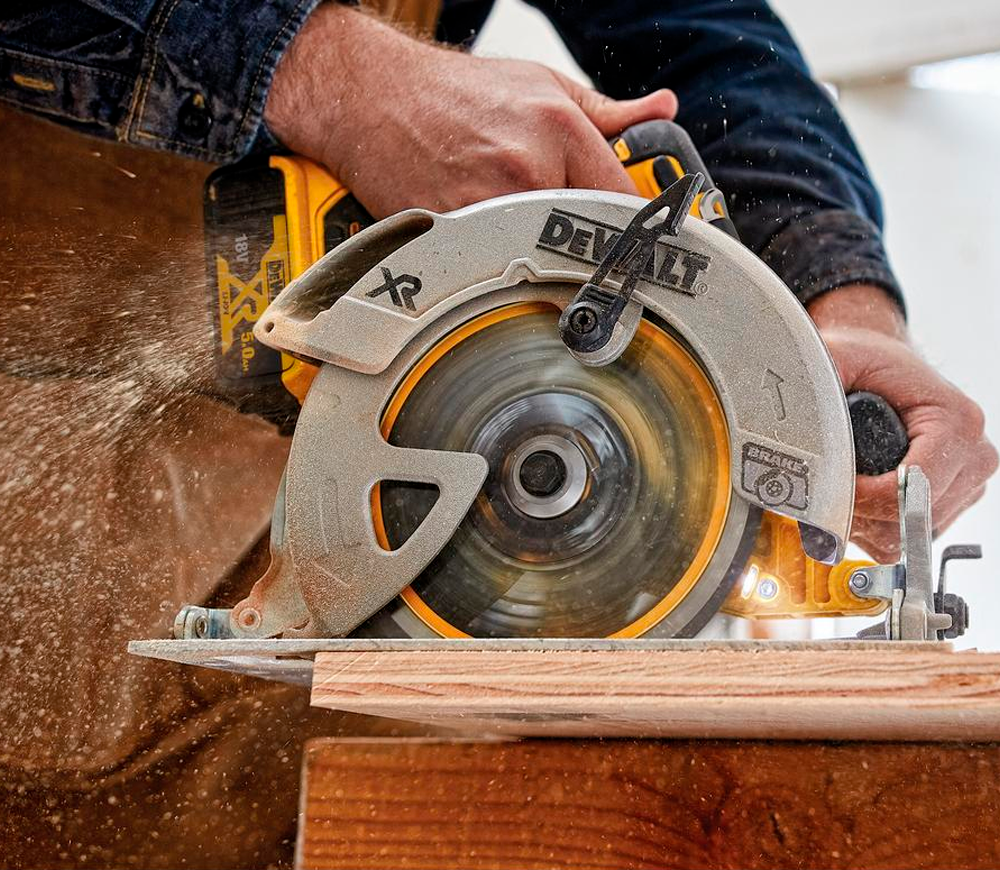 Дисковая пила аккумуляторная (без аккумуляторов) DEWALT DCS570NT 184мм 18В photo 4