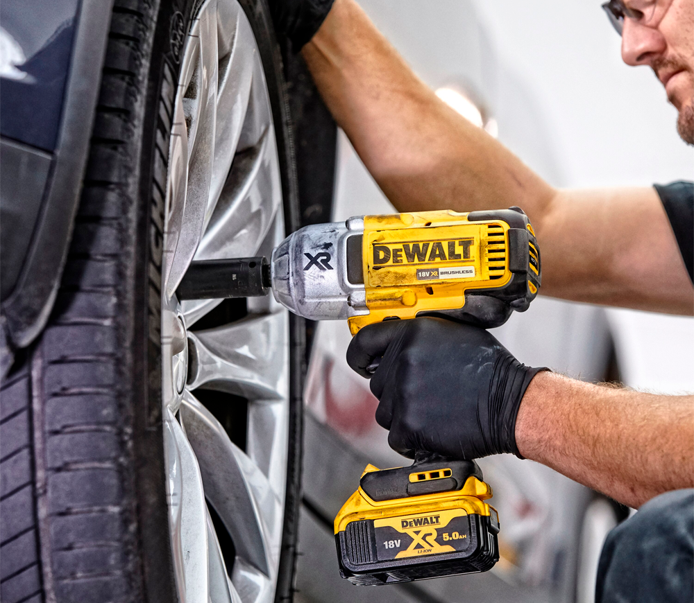 Шуруповерт аккумуляторный DEWALT DCF899N 18В photo 3