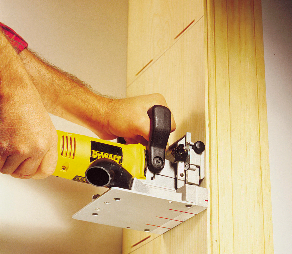 Mașină de frezat DEWALT DW682K 600w photo 3