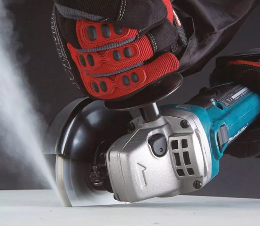 Угловая шлифмашина MAKITA 9558HNRG 840вт 125мм photo 5