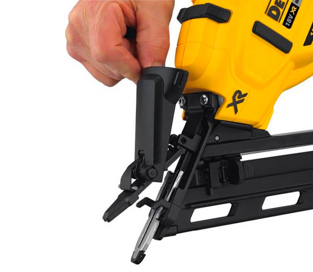 Гвоздезабиватель аккумуляторный (без аккумуляторов) DEWALT DCN650N 18В photo 0