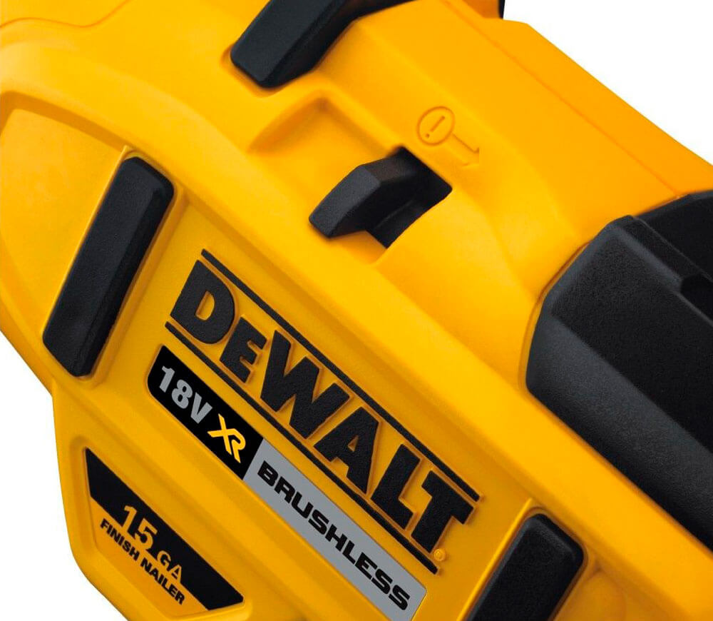 Гвоздезабиватель аккумуляторный (без аккумуляторов) DEWALT DCN650N 18В photo 1