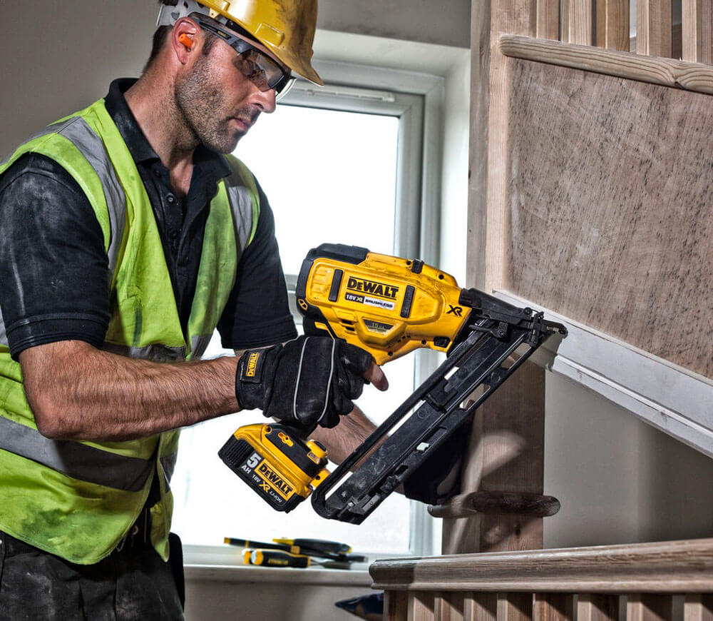 Гвоздезабиватель аккумуляторный (без аккумуляторов) DEWALT DCN650N 18В photo 4