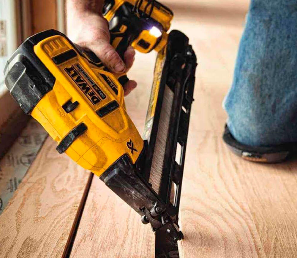 Гвоздезабиватель аккумуляторный (без аккумуляторов) DEWALT DCN650N 18В photo 3
