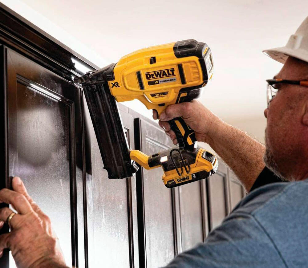 Гвоздезабиватель аккумуляторный (без аккумуляторов) DEWALT DCN680N-XJ 18В photo 8