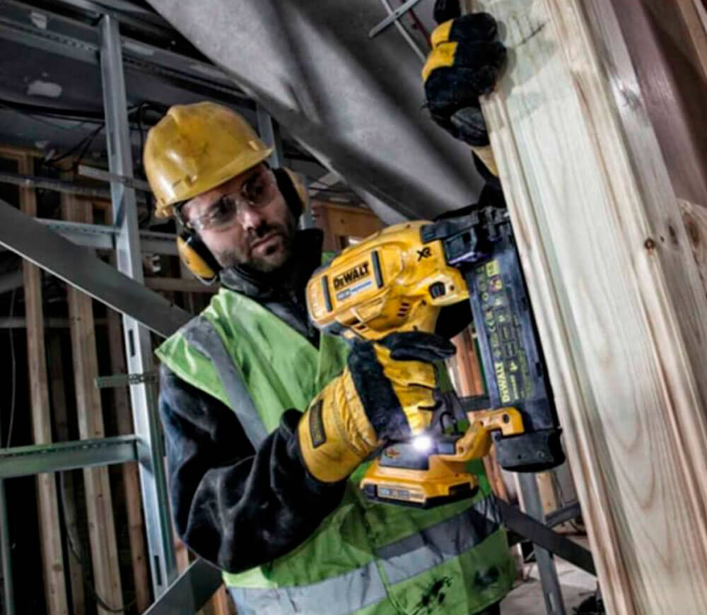 Гвоздезабиватель аккумуляторный (без аккумуляторов) DEWALT DCN680N-XJ 18В photo 9