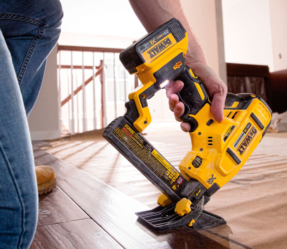 Гвоздезабиватель аккумуляторный (без аккумуляторов) DEWALT DCN682N  18В photo 7