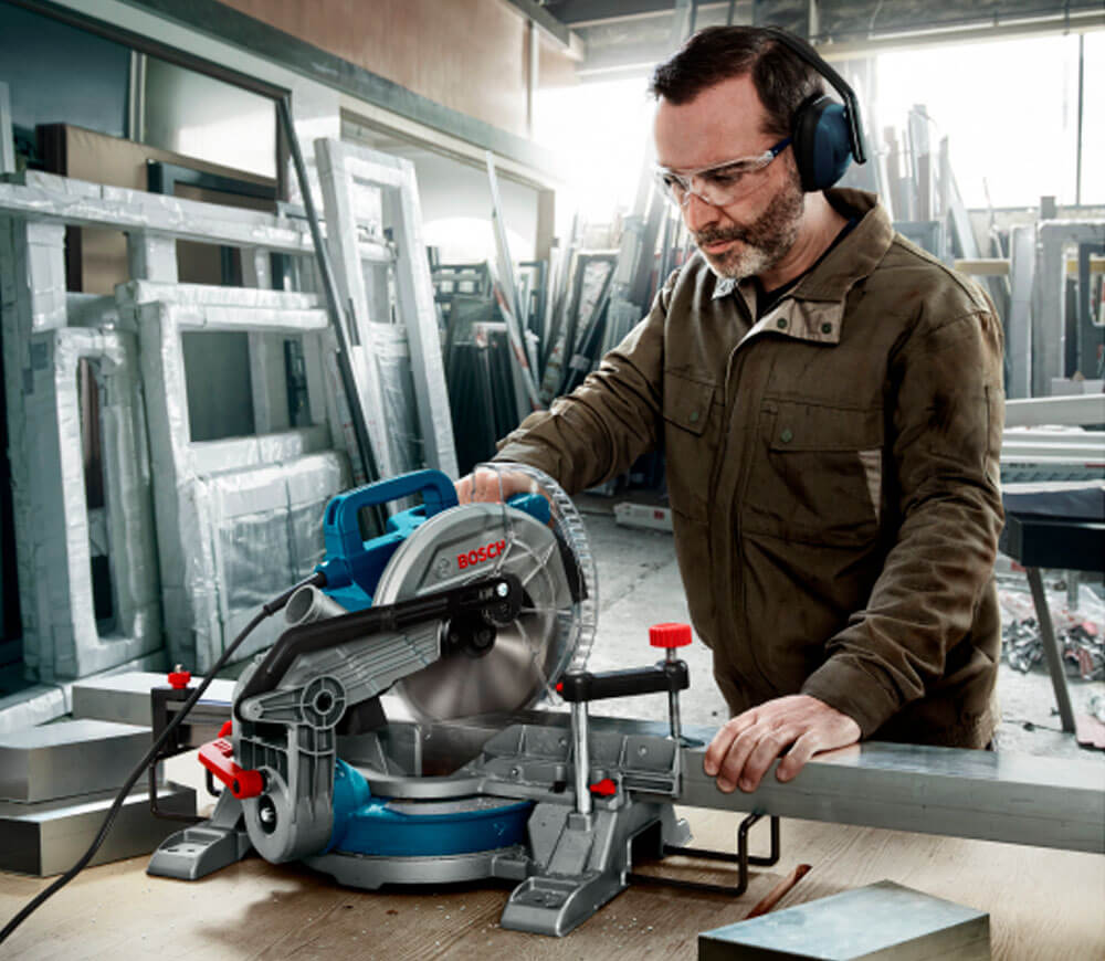 Торцовочная пила BOSCH GCM 216 1300вт 216мм photo 2