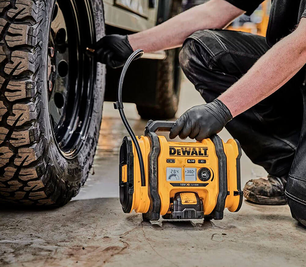 Автокомпрессор с аккумулятором DEWALT DCC018N 6.2бар 0.6л/мин photo 5