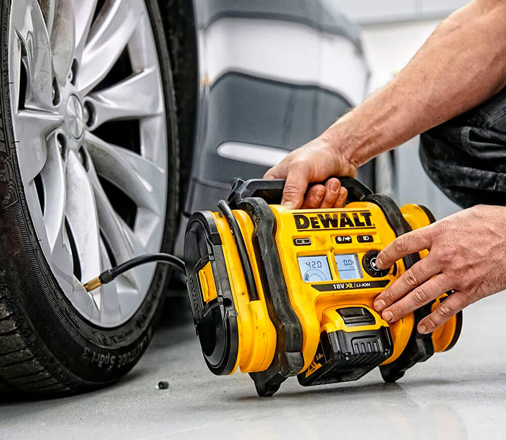 Автокомпрессор с аккумулятором DEWALT DCC018N 6.2бар 0.6л/мин photo 6