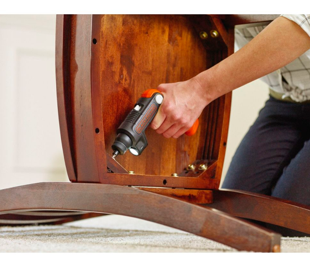 Аккумуляторная отвертка с фонарём BLACK&DECKER BDCSFL20C 3.8В 1.5Ач photo 1