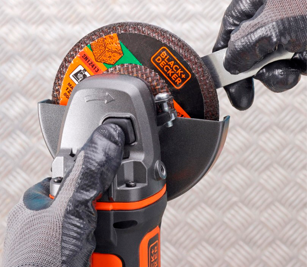 Угловая шлифмашина аккумуляторная BLACK&DECKER BCG720M1 125мм 18В 4Ач photo 2