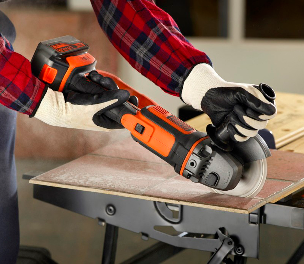 Угловая шлифмашина аккумуляторная BLACK&DECKER BCG720M1 125мм 18В 4Ач photo 3