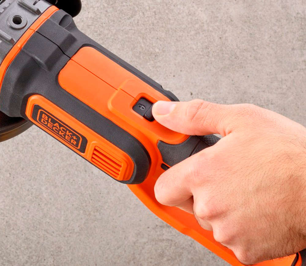 Угловая шлифмашина аккумуляторная BLACK&DECKER BCG720M1 125мм 18В 4Ач photo 4