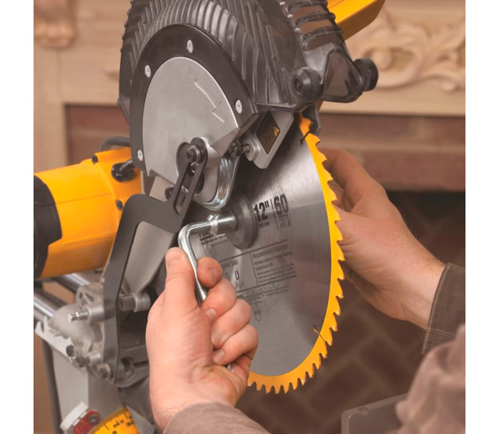Торцовочная пила DEWALT DWS780 1675вт 305мм photo 1