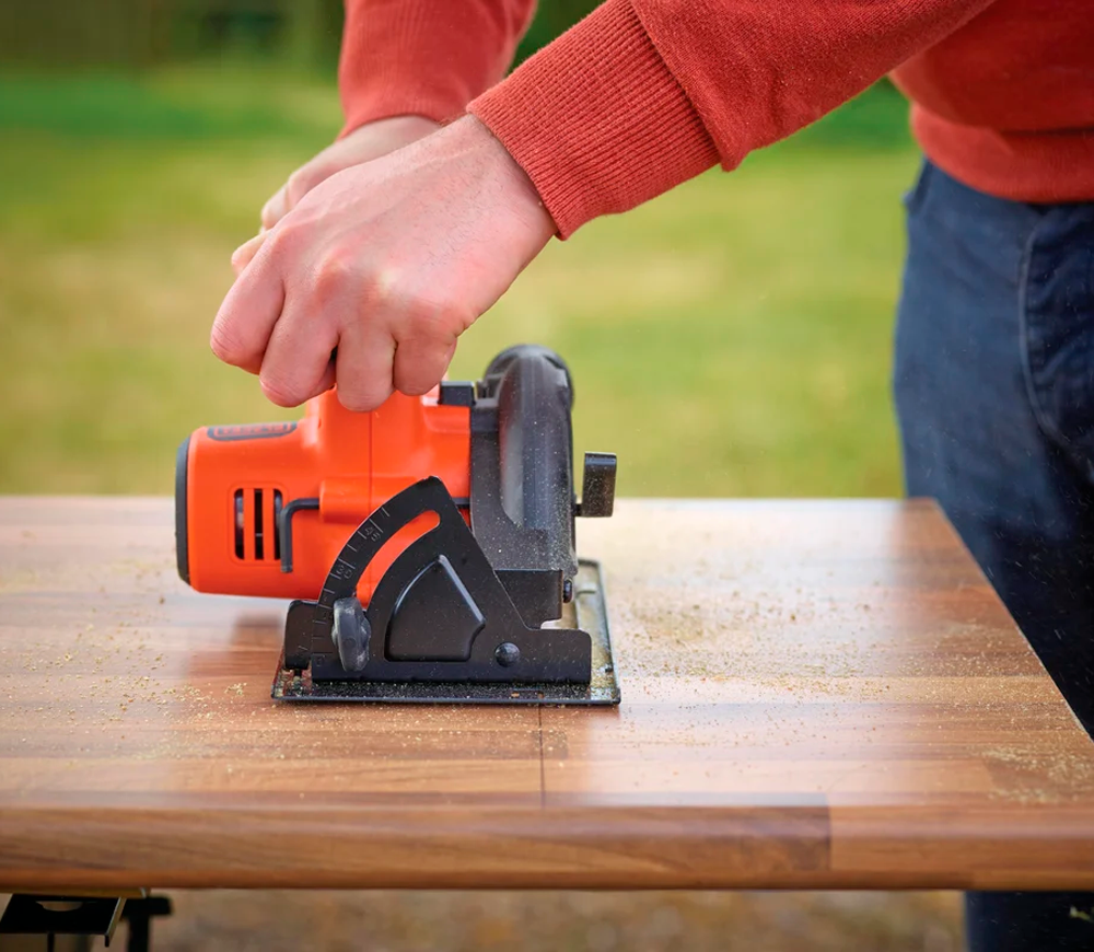 Дисковая пила аккумуляторная (без АКБ) BLACK&DECKER BDCCS18N-QW 140мм 18В photo 0