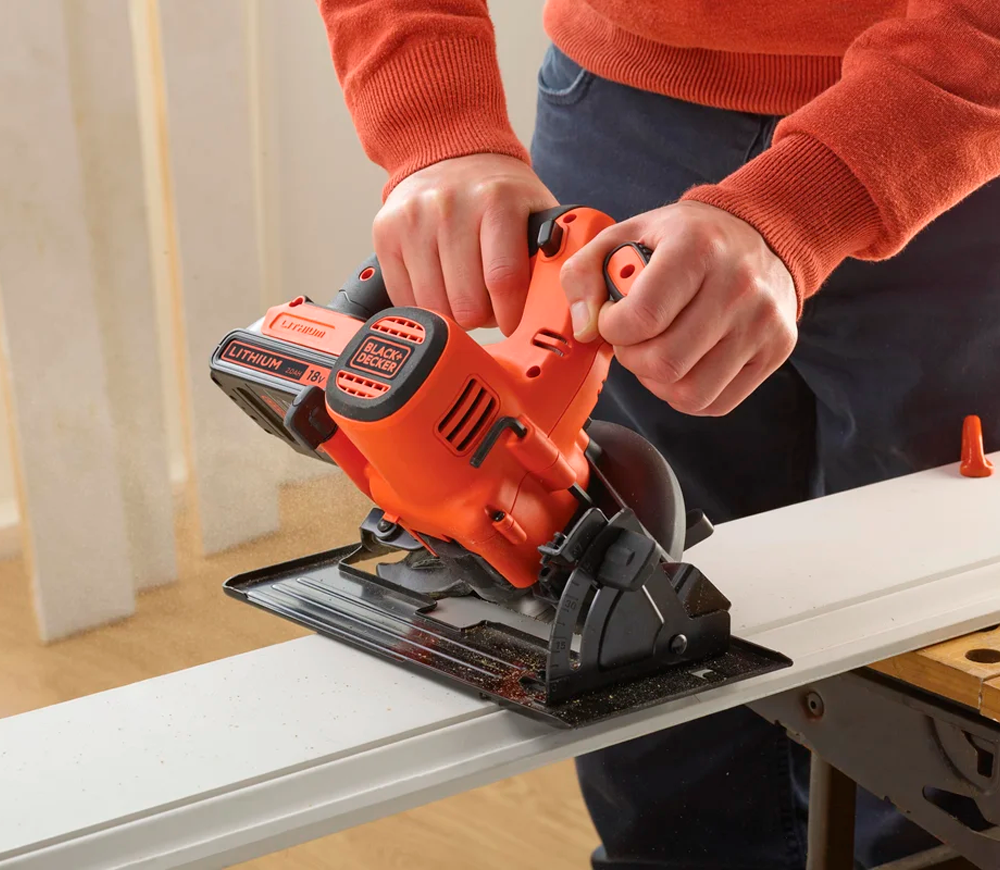 Дисковая пила аккумуляторная (без АКБ) BLACK&DECKER BDCCS18N-QW 140мм 18В photo 1