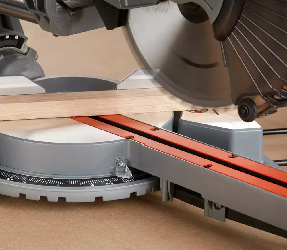 Торцовочная пила BLACK&DECKER BES702-QS 1600вт 216мм photo 4