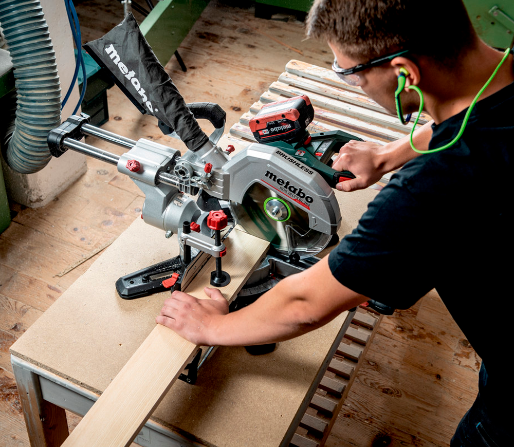 Торцовочная пила аккумуляторная METABO KGS 18 LTX BL 254 18В 4Ач 254мм photo 2