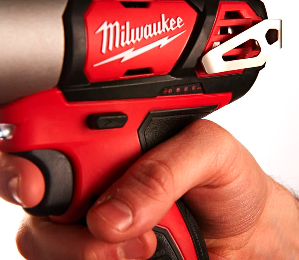 Șurubelnița cu acumulator MILWAUKEE M12 BID-202C 12V 2Ah photo 1