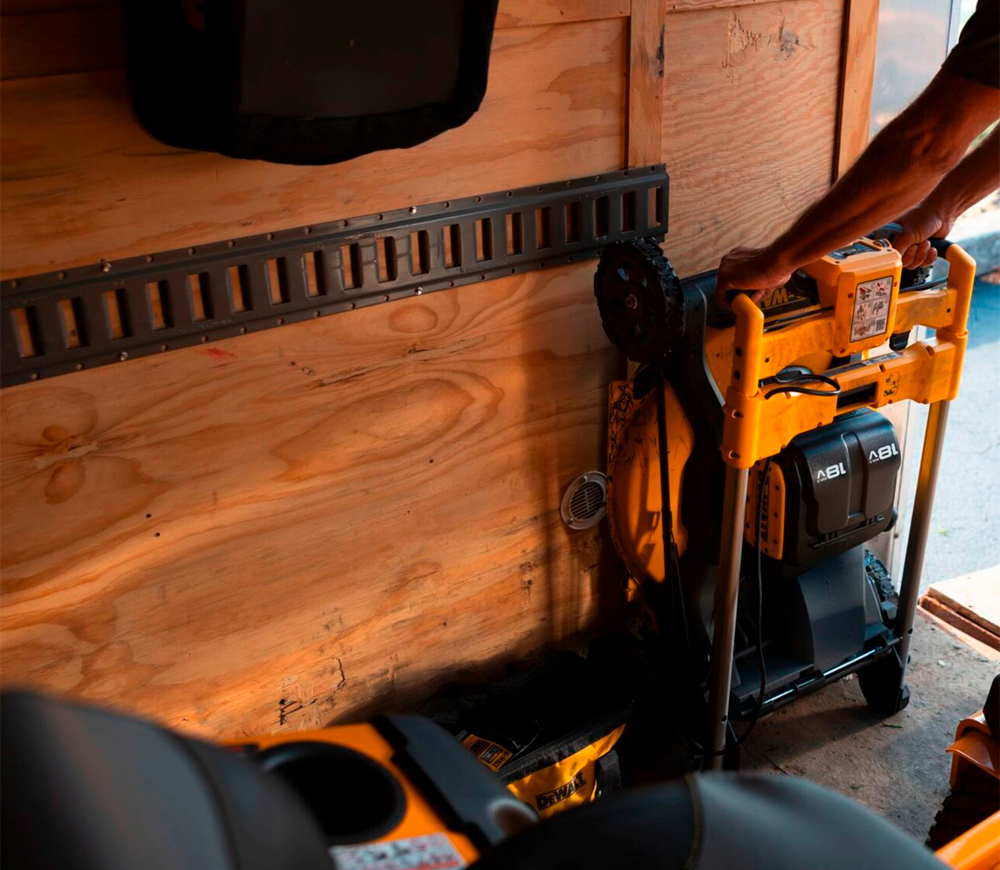 Газонокосилка аккумуляторная DEWALT DCMWSP156W2-QW 530мм 2x18В 8Ач photo 4