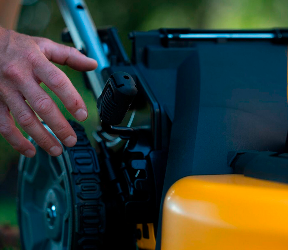 Газонокосилка аккумуляторная DEWALT DCMWSP156W2-QW 530мм 2x18В 8Ач photo 3