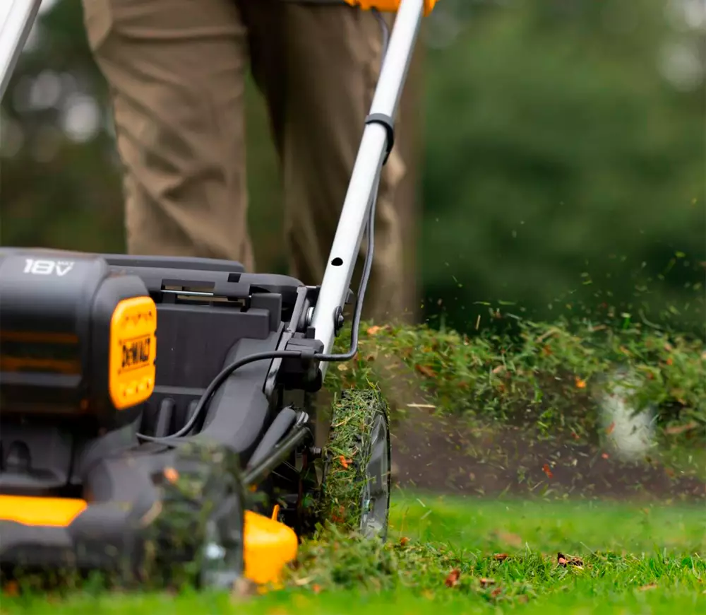 Mașină de tuns gazonul cu acumulator DEWALT DCMWSP156W2-QW 530mm 2x18V 8Ah photo 2