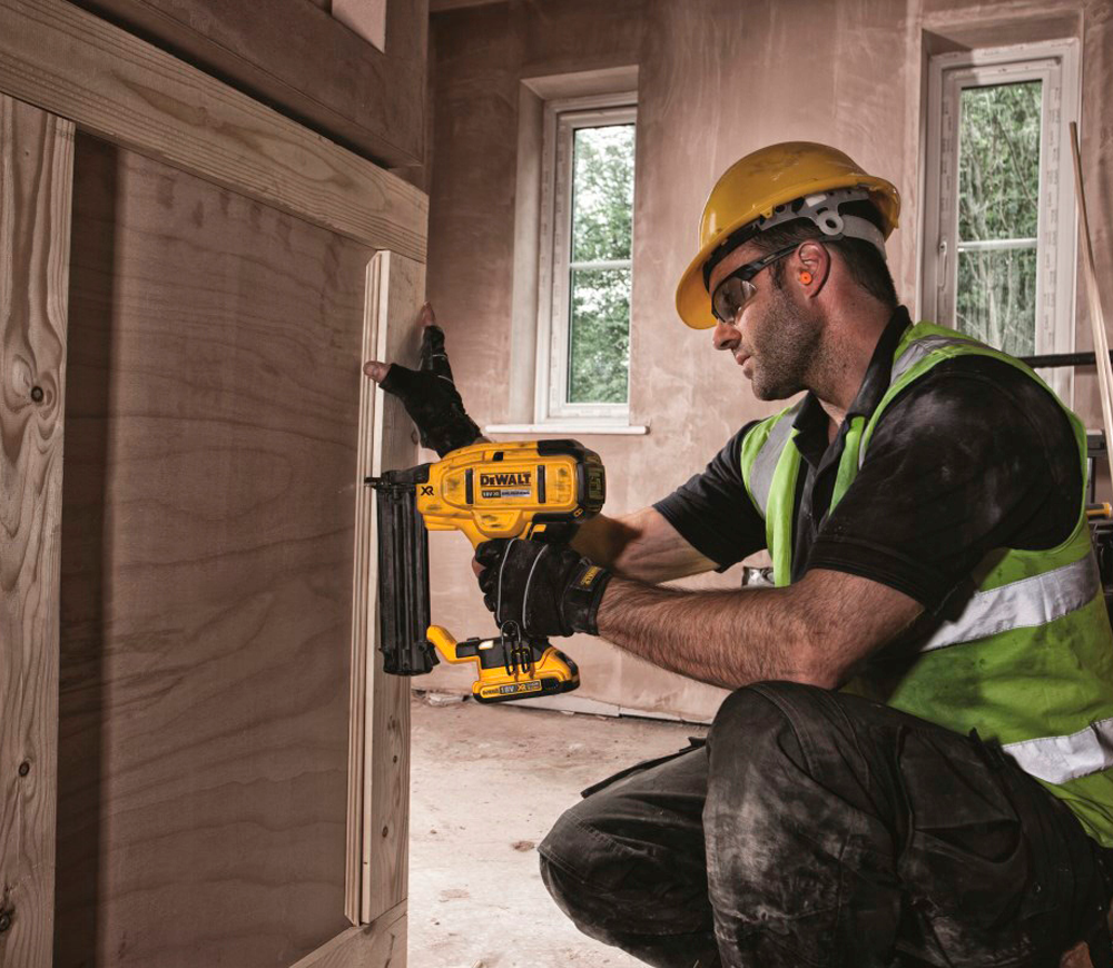 Степлер аккумуляторный DEWALT DCN680D2-QW 240уд/мин 18В 2Ач photo 5