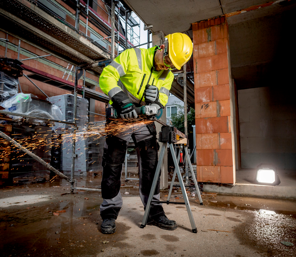 Угловая шлифмашина аккумуляторная METABO W 18 L BL 9-125 125мм 18В 4Ач photo 2