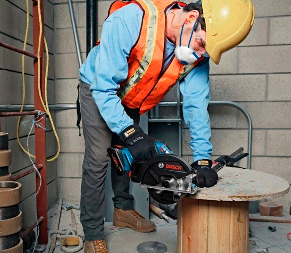 Дисковая пила аккумуляторная BOSCH GKM 18V-50 136мм 18В 5Ач photo 2