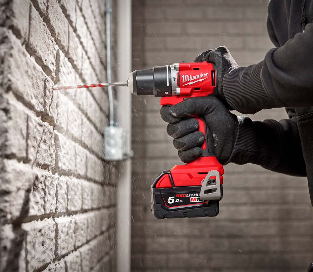Mașină de înșurubat cu percuție cu acum. MILWAUKEE M18 BLPDRC-422C 18V 2+4Ah photo 0