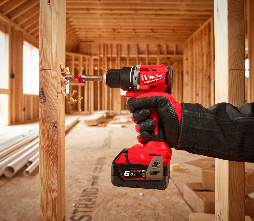 Mașină de înșurubat cu percuție cu acum. MILWAUKEE M18 BLPDRC-422C 18V 2+4Ah photo 4