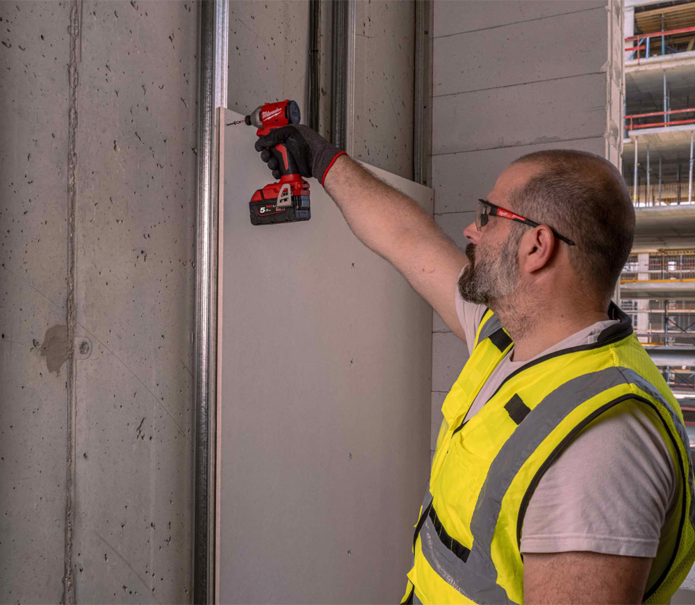 Șurubelnița cu acumulator сu impact (fără bat.) MILWAUKEE M18 BLIDRC-0 18V photo 2
