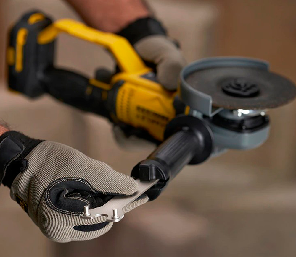 Угловая шлифмашина аккумуляторная STANLEY SFMCG400M2K-QW 125мм 18В 4Ач photo 4