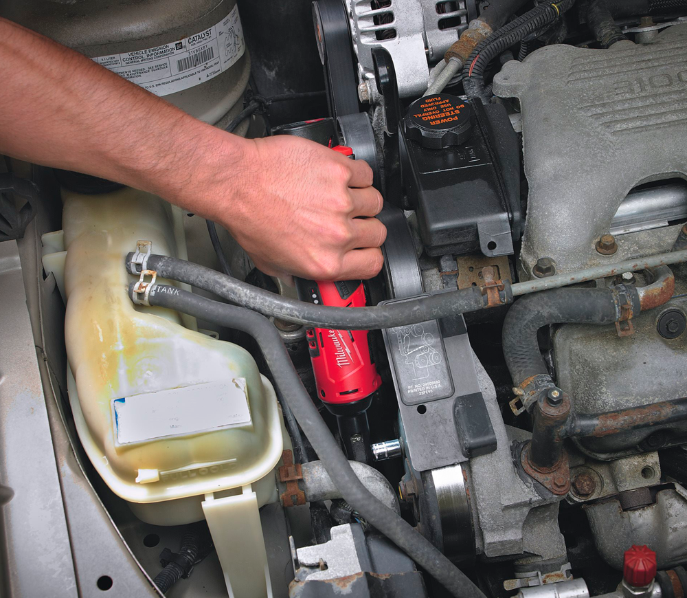 Трещотка аккумуляторная 18В 2Ач MILWAUKEE M12 IR-201B 3/8 47Нм photo 4