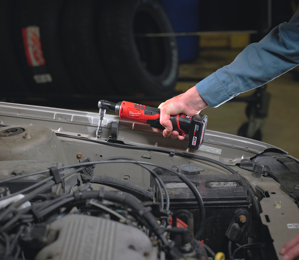 Трещотка аккумуляторная 18В 2Ач MILWAUKEE M12 IR-201B 3/8 47Нм photo 6