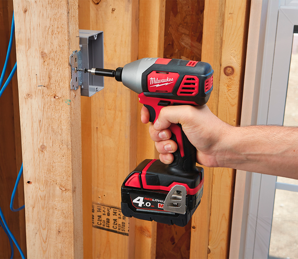Набор аккумуляторных инструментов MILWAUKEE M18 BPP2D-402C photo 2
