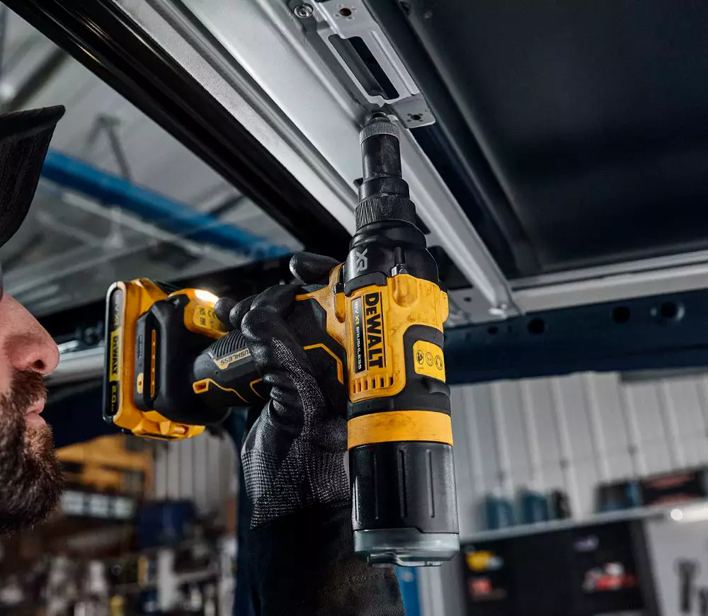 Nituitor cu acumulator (fără bat) DEWALT DCF403NT  18V photo 3