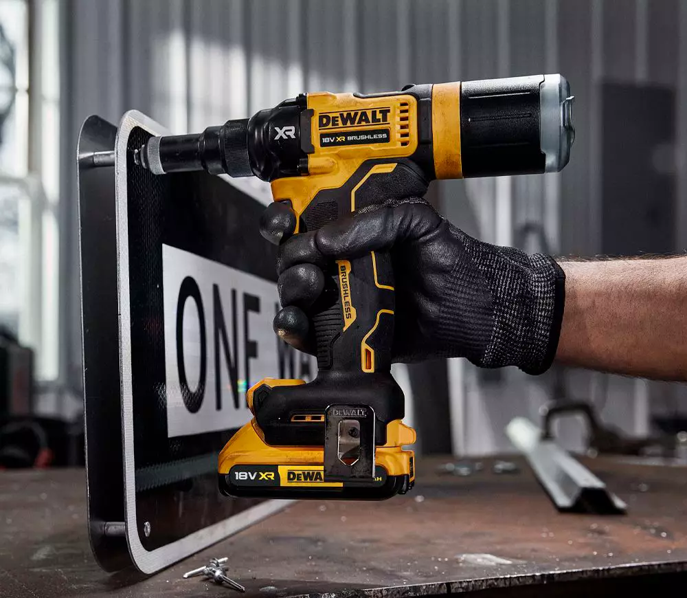 Nituitor cu acumulator (fără bat) DEWALT DCF403NT  18V photo 4