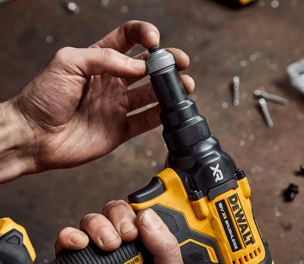 Nituitor cu acumulator (fără bat) DEWALT DCF403NT  18V photo 6