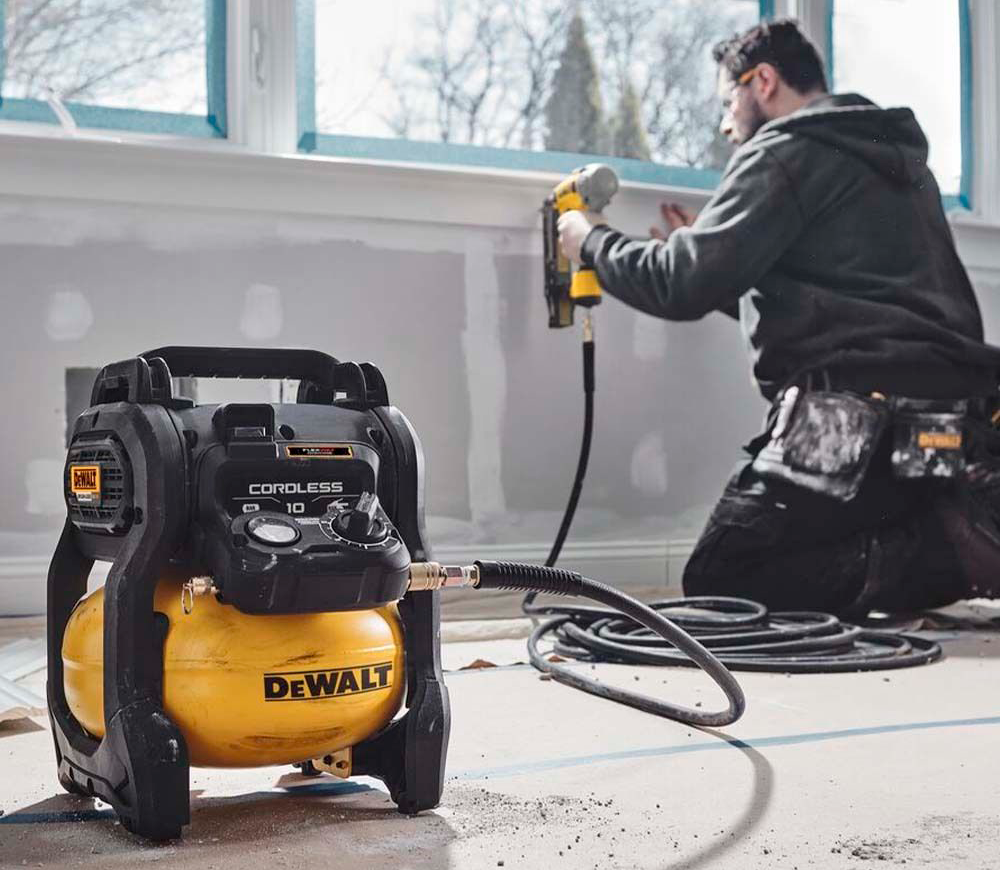 Компрессор аккумуляторный (без АКБ) DEWALT DCC1018N-XJ 18В 31л/мин 10л photo 4
